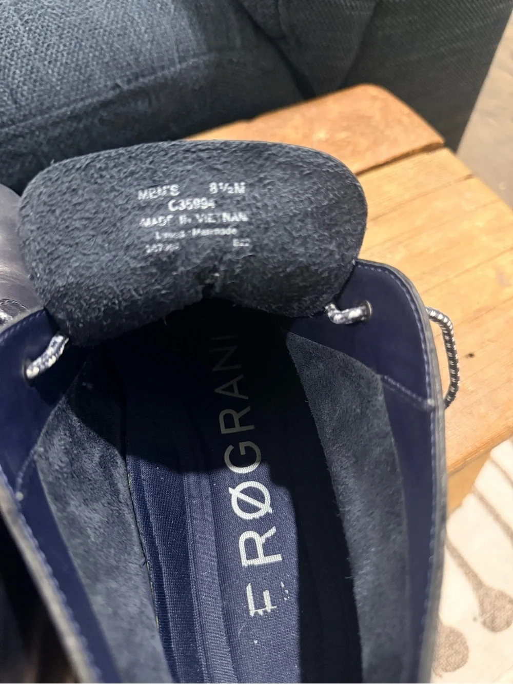 Cole Haan Men’s Navy Leather Chukka Boots with White Sole Size 8.5